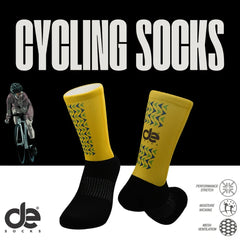 Κάλτσες ποδηλασίας εκτύπωση Yellow arrows με εργονομικό σχεδιασμό για επιδόσεις. Άνεση, διαπνοή και ελαστικότητα για κάθε ποδηλάτη.