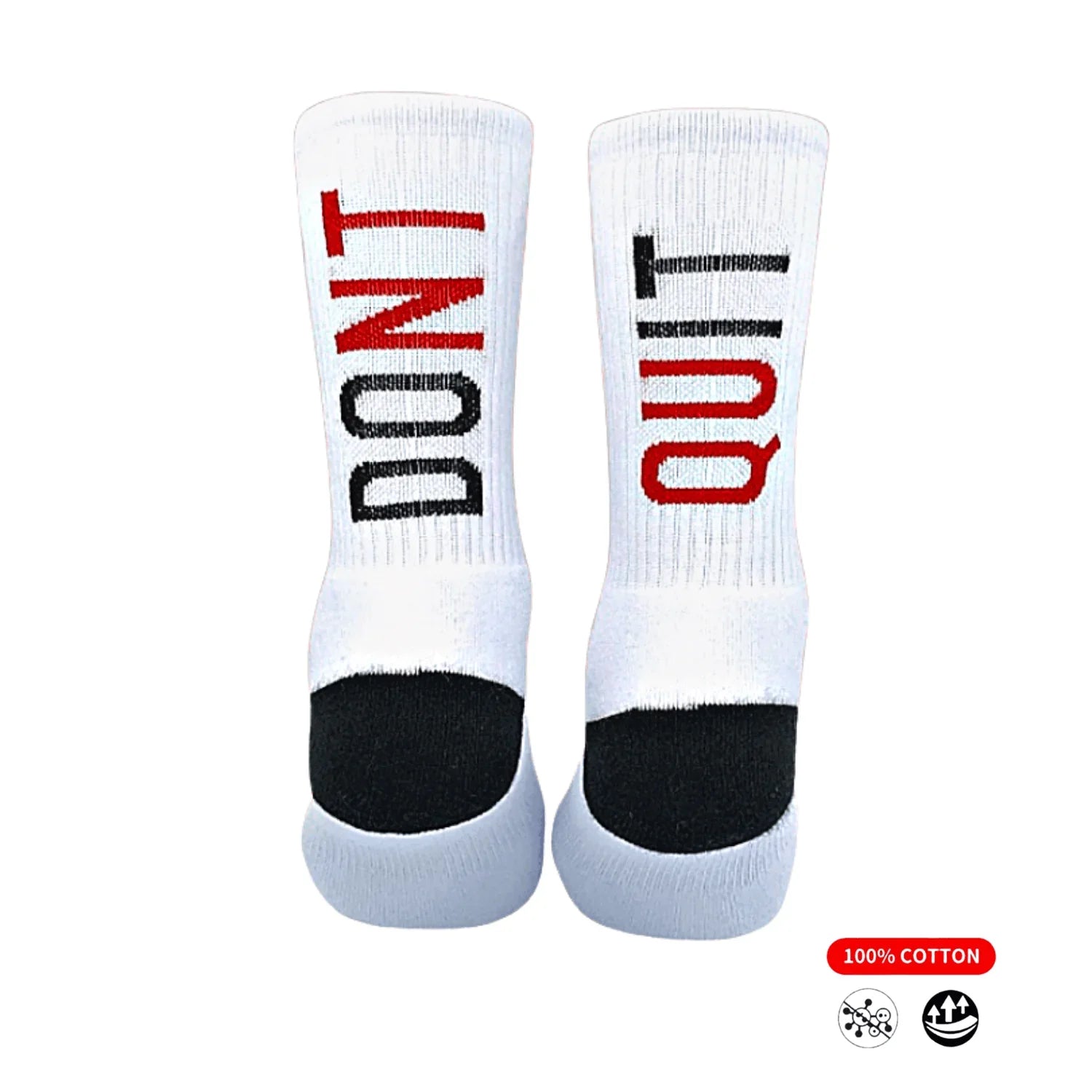 Αθλητικές Κάλτσες Dont Quit σε λευκό με μαύρες και κόκκινες λεπτομέρειες, ιδανικές για street style εμφανίσεις και καθημερινή άνεση.