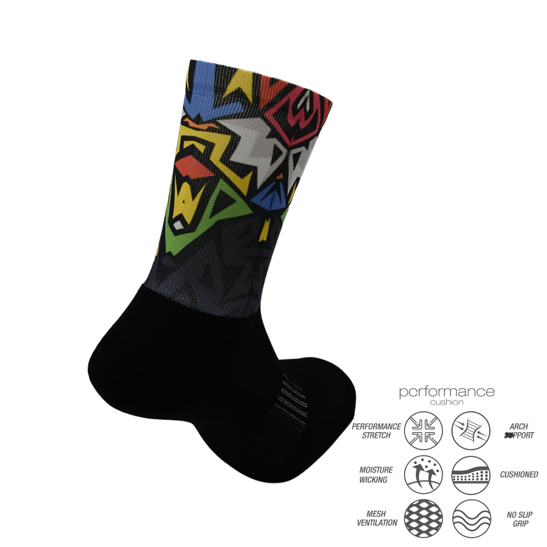 Κάλτσες τρεξίματος – Geometric Print με μαξιλαράκι απόδοσης και εργονομική εφαρμογή. Ιδανικές για απορρόφηση υγρασίας και σταθερό κράτημα.