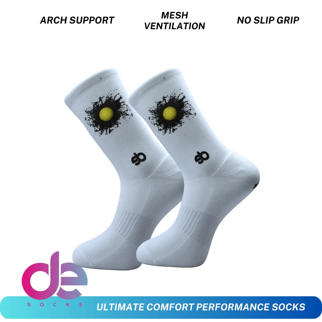 Κάλτσες Τένις Pro Grip με αντιολισθητική στήριξη, αψιδωτή υποστήριξη και αερισμό mesh για μέγιστη άνεση και απορρόφηση κραδασμών.
