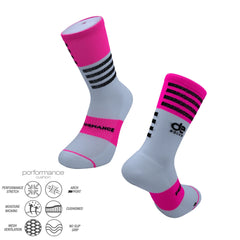 Αθλητικές κάλτσες τρεξίματος Performance σε λευκό, ροζ και μαύρο με αντικραδασμική στήριξη και διαπνέουσα πλέξη. Ιδανικές για δρόμο και trail running.