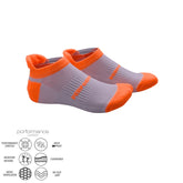 Κάλτσες Τρεξίματος SwiftRun – Κοντές σε γκρι και πορτοκαλί χρώμα με ενίσχυση αχίλλειου και τεχνολογία moisture wicking για άνεση στο τρέξιμο.