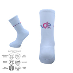 Αθλητικές κάλτσες για τρέξιμο Performance Cushion λευκές με λογότυπο de, εργονομικός σχεδιασμός και απορρόφηση κραδασμών για άνεση σε μεγάλες αποστάσεις.