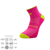 Κάλτσες τρεξίματος deSocks short crew F/Y σε φούξια και κίτρινο, με αντικραδασμική προστασία και διαπνέον ύφασμα για άνεση στο τρέξιμο.