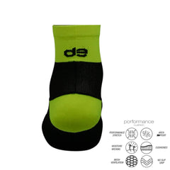 Πίσω όψη από αθλητικές κάλτσες τρεξίματος lime black με λογότυπο και cushioned σχεδίαση για άνεση σε μεγάλες αποστάσεις.