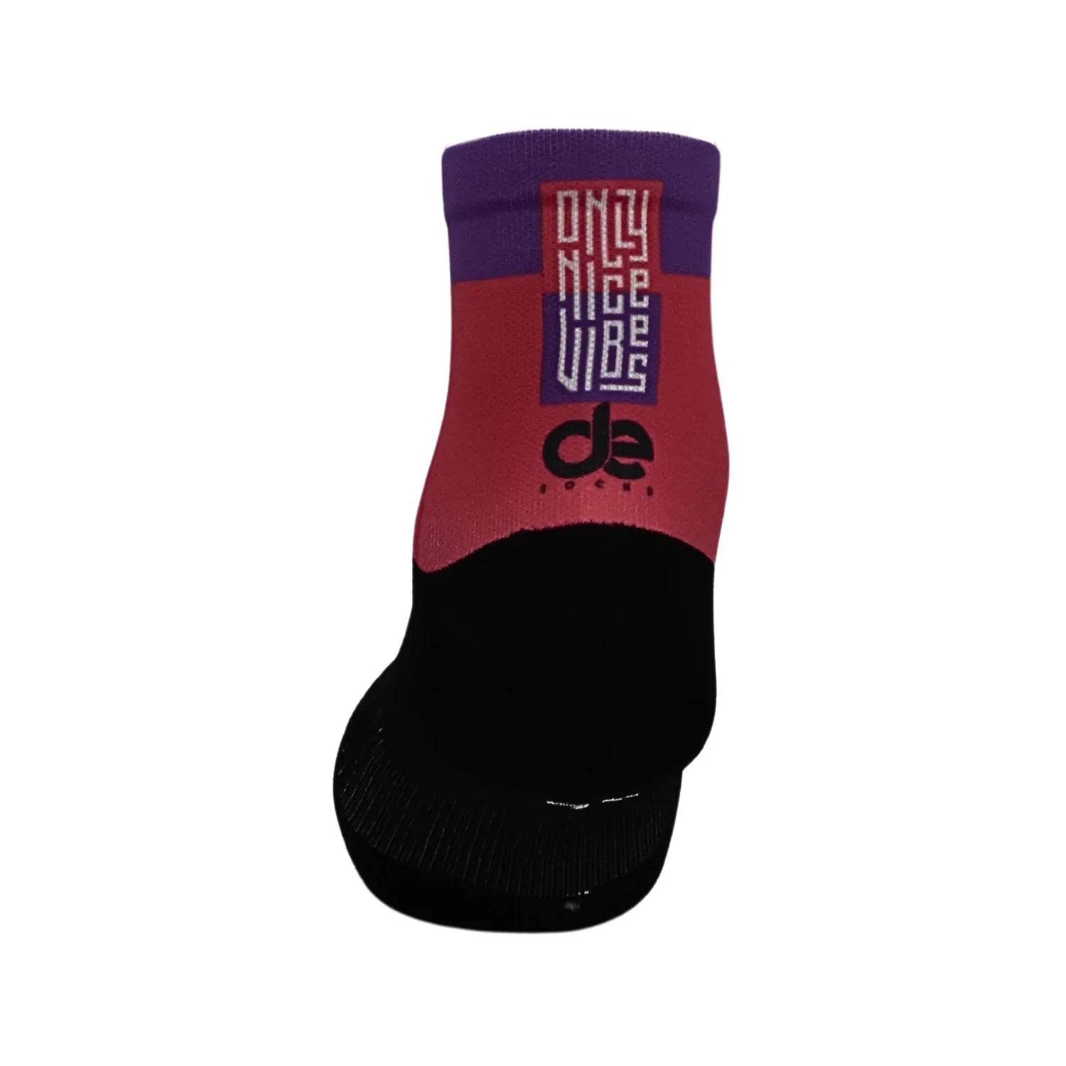 Λεπτομέρεια πίσω μέρους από τις Αθλητικές Κάλτσες Τριάθλου Ride Vibes με μοτίβο Nice Vibes και λογότυπο de, για άνεση και σταθερότητα.
